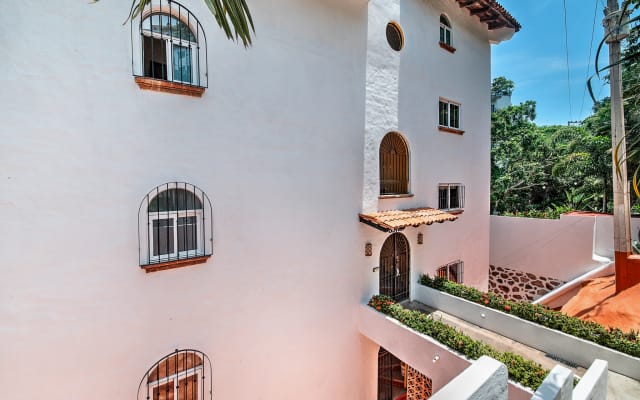 Franks Inserat auf misterb&b - Building entrance is between levels 2 and 3. Casa del Cielo is level 4.
