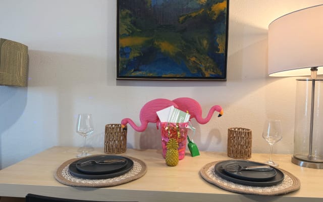 Sky-rise 1 Bedroom Flat in Center of Hollywood - Picture 17
