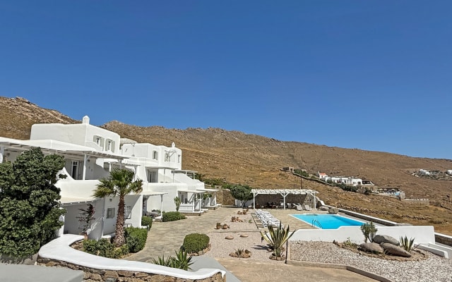 Mykonos One Bedroom Apartment with Sea View in Panormos bay - Picture 8
