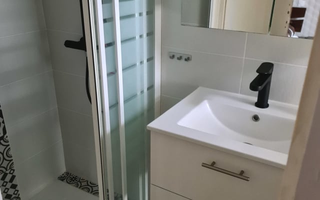 single room with private bathroom