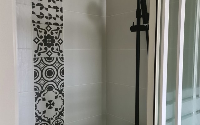single room with private bathroom