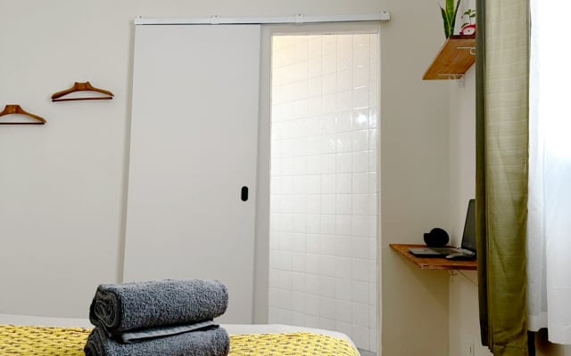 Private room with bathroom - Picture 17