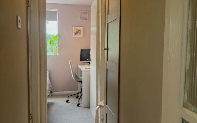 Cosy Double Bedroom in Peckham | SE15 | 15 mins to London Bridge