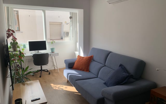 Suite type room with PRIVATE Bathroom in MalasaƱa