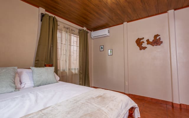 Country house, on the slopes of Arenal Volcano, 3 min from town