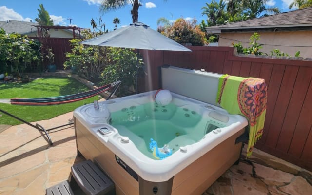 Une casita pour se détendre dans une maison amusante, geek et sans vête