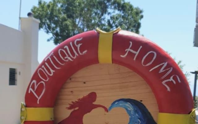 Un luogo tranquillo e gay friendly al centro della costa montenegrina