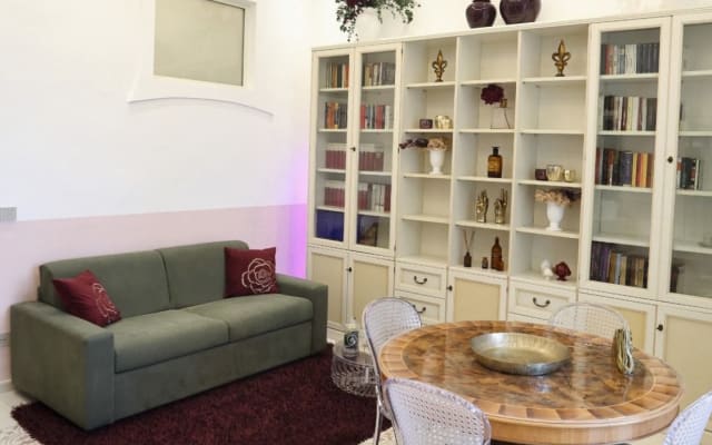 Large central bright quiet with veranda (entire accommodation)