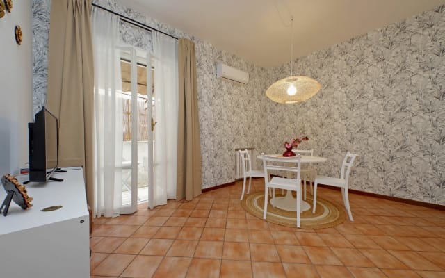 Giovanni's listing on misterb&b - living room view