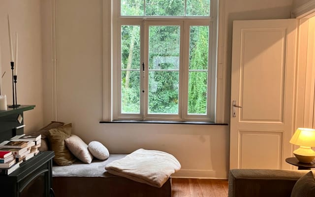 Charming renovated house with wooded garden - near town center - Picture 7
