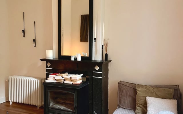Charming renovated house with wooded garden - near town center - Picture 8