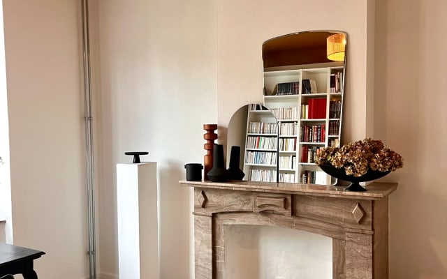 Charming renovated house with wooded garden - near town center - Picture 17