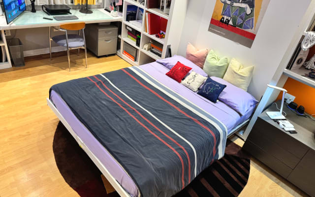 Modernes Hightech-Privatzimmer/Büro und eigenes Bad