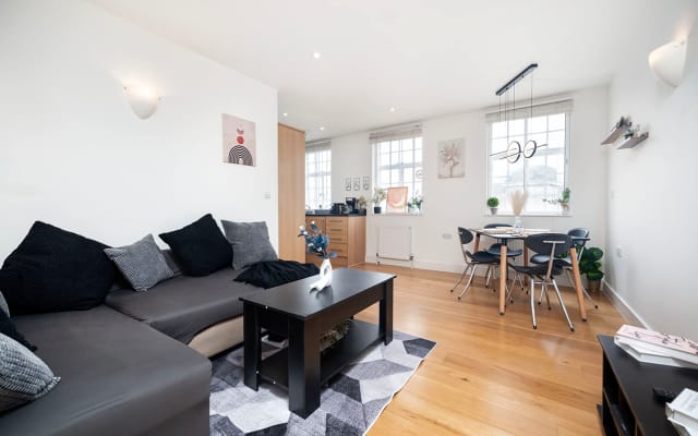Modern 2-Bed Flat | 2 Min to Tube | 12 Min to Oxford Circus