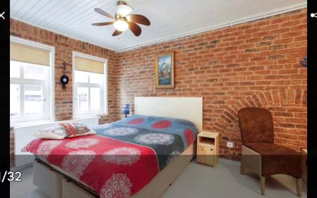 Newly-renovated apartment studio