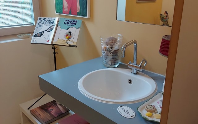 Chambre privée spacieuse avec salle de bain et jardin à Lorraine.