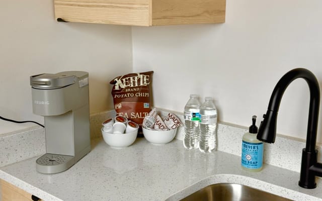 2 Room Studio in Prime Edgewater Location with Great Transportation