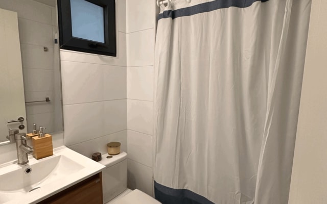 Moderne Wohnung mit Privatparkplatz in Cerro Baron.