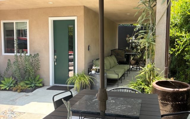 ADU moderne dans un quartier animé de Los Angeles