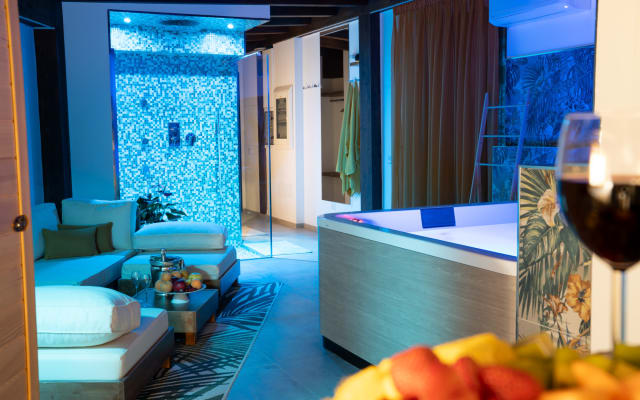 Appartamento con spa privata e piscina in comune