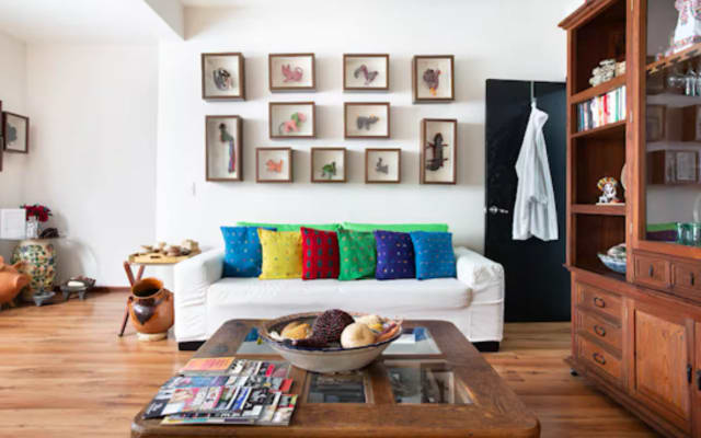 Departamento, in the heart of the gay scene, Zona Rosa, US Embassy