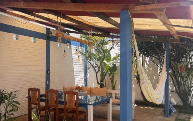 Mykonos Haus mit Garten Vibes & Privatzimmer im Zentrum