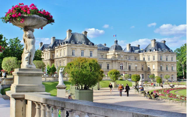 Beautiful apartment in downtown Paris