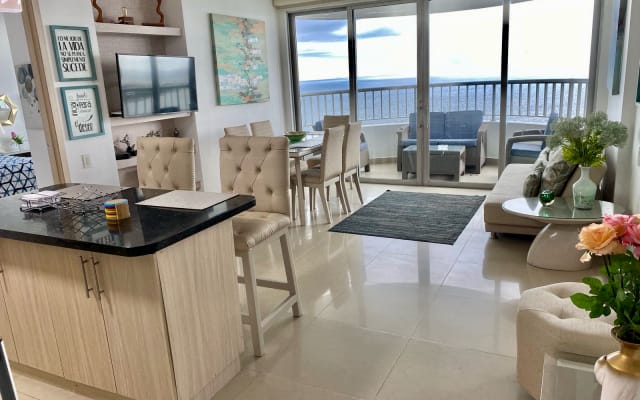 Schöne Wohnung 30. Stock
UNGLAUBLICHER MEERBLICK