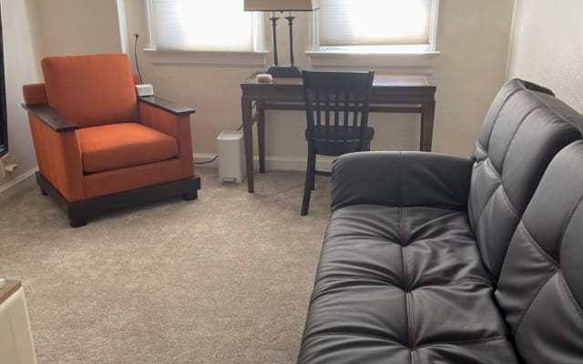 Graystone Manor Loft umfasst ein eigenes Zimmer mit Kochnische und Bad.
 - Foto 14