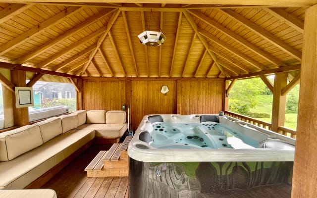 Casa moderna com piscina aquecida e jacuzzi no Pays d'Auge