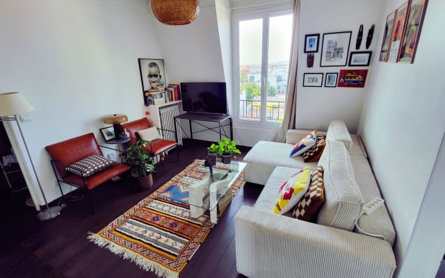 Beautiful T2 apartment not far from metro13 (5mn) and SNCF train...