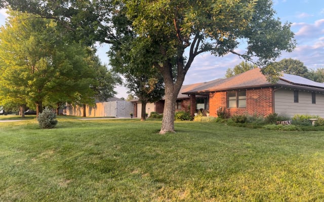 Xanadu in Wichita! Private, peaceful retreat minutes from the city!