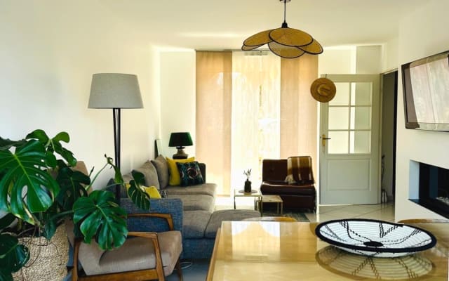 Villa in residence Montpellier and beaches with collective swimming...