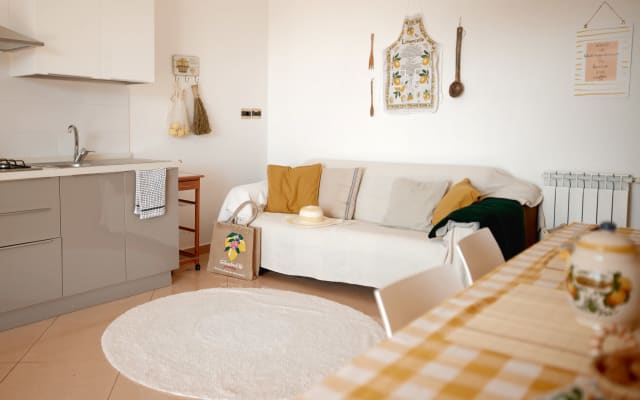 Sam's listing on misterb&b - Kitchen/Living Area