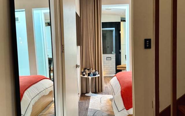 Schickes Designer-Schlafzimmer mit Balkon in der ikonischen Paddington Terrace - Foto 7