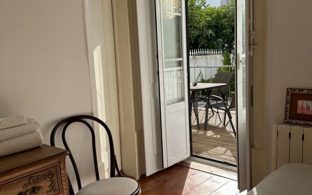Sonniges Terrassenzimmer in Estrela - Straßenbahn 28 vor der Tür!