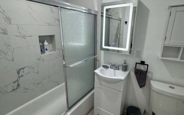 Modern Chic Private Studio in ELA