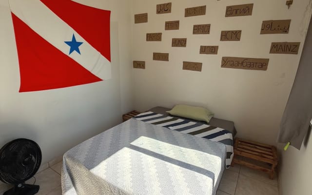 Möbliertes Zimmer mit viel Tageslicht in bester Lage in Belém