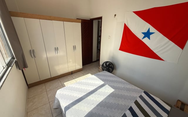 Möbliertes Zimmer mit viel Tageslicht in bester Lage in Belém