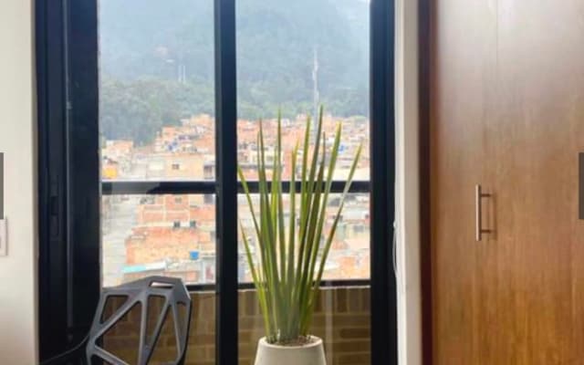 Tekto Apartment mit Balkon und Blick auf die Berge von Bogotá