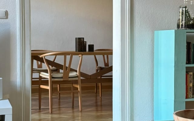 Zimmer in stilvoller und heller Wohnung im Stadtzentrum