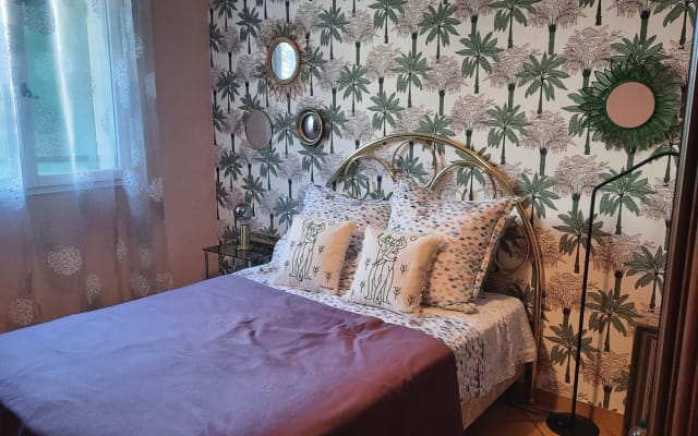 Chambre privée dans maison avec jardin et piscine