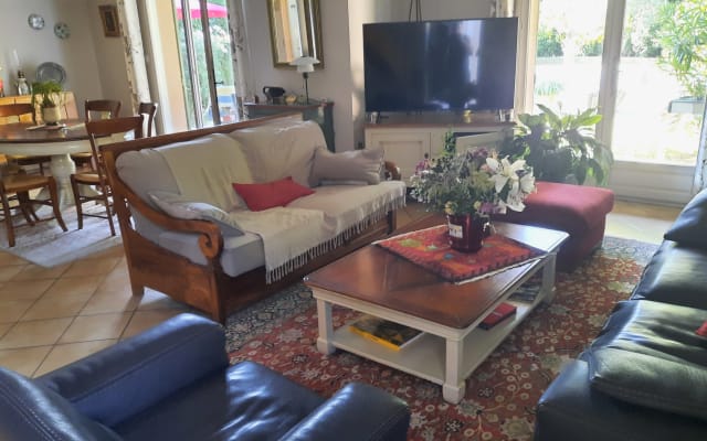 Chambre privée dans maison avec jardin et piscine