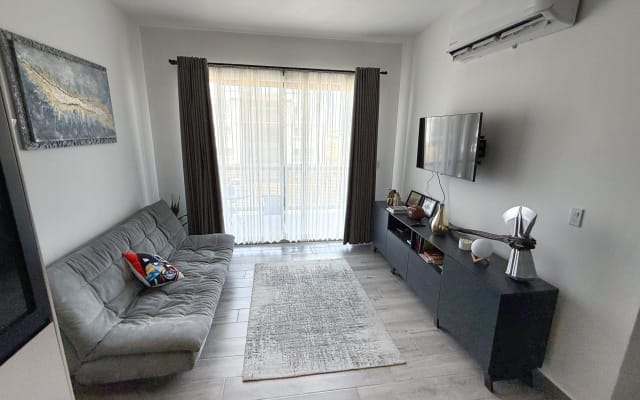 Localização central, apartamento confortável e moderno com piscina