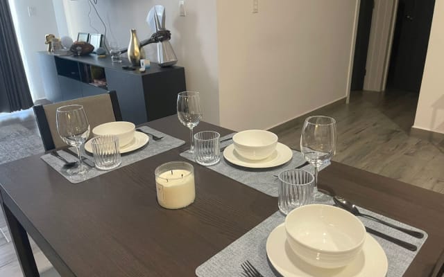 Localização central, apartamento confortável e moderno com piscina