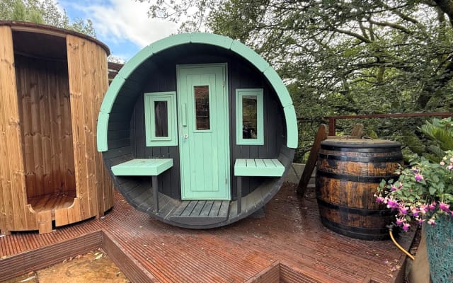 Andy and mark's listing on misterb&b - Sauna, Shower & Ice Bath