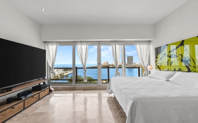 Luxury Escape at Deck12 – CASINO downstairs