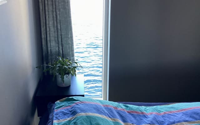 Schönes Zimmer und Bad in Wohngemeinschaft, nahe der Stadt.
