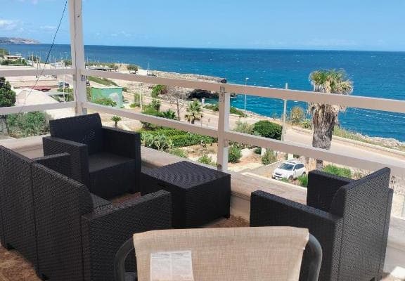 Beachfront cottage, two double rooms shared bathroom