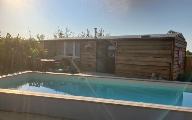 Wunderschöne Lodge in einem schönen Garten mit Pool in der Nähe von...